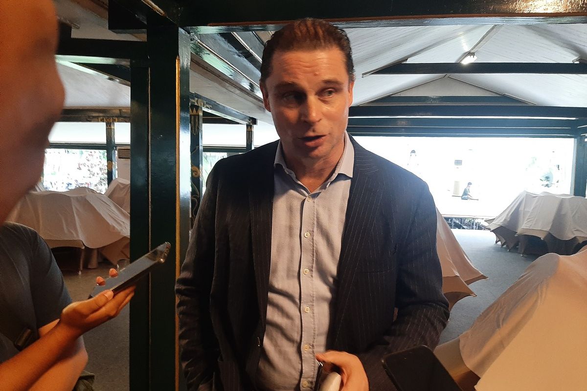 General Manager Royal Ambarrukmo Herman Courbois saat menemui wartawan di sela-sala memantau persiapan di Pendopo Agung Royal Ambarrukmo.