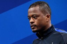 Mantan Bek Man United Patrice Evra Pensiun dari Lapangan Hijau