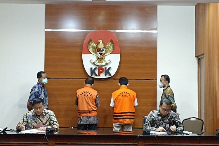 KPK tahan mantan Kepala Bappeda Jawa Timur Budi Setiawan terkait kasus suap alokasi Bantuan Keuangan untuk Kabupaten Tulungagung, Jumat (19/8/2022).