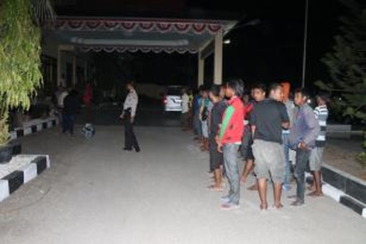 Sebanyak 66 orang pemuda di Kota Kupang yang mabuk miras di pinggir jalan diamankan ke markas Polres Kupang Kota