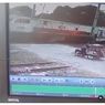 Viral, Video Pria Selamatkan Becak yang Nyaris Tertabrak Kereta Api di Srowot Klaten