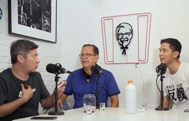 Roy Marten, Gading Marten dan Gubran Marten tengah bermain truth or drink.