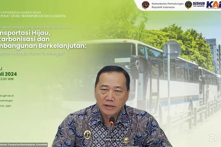 Tangkapan layar video yang menampilkan Kepala Pusat Pengelolaan Transportasi Berkelanjutan Kementerian Perhubungan (Kemenhub) Pandu Yunianto saat membetikan materi dalam webinar yang digelar Pusat Studi Transportasi dan Logistik (Pustral) Universitas Gadjah Mada (UGM), Rabu (31/7/2024).