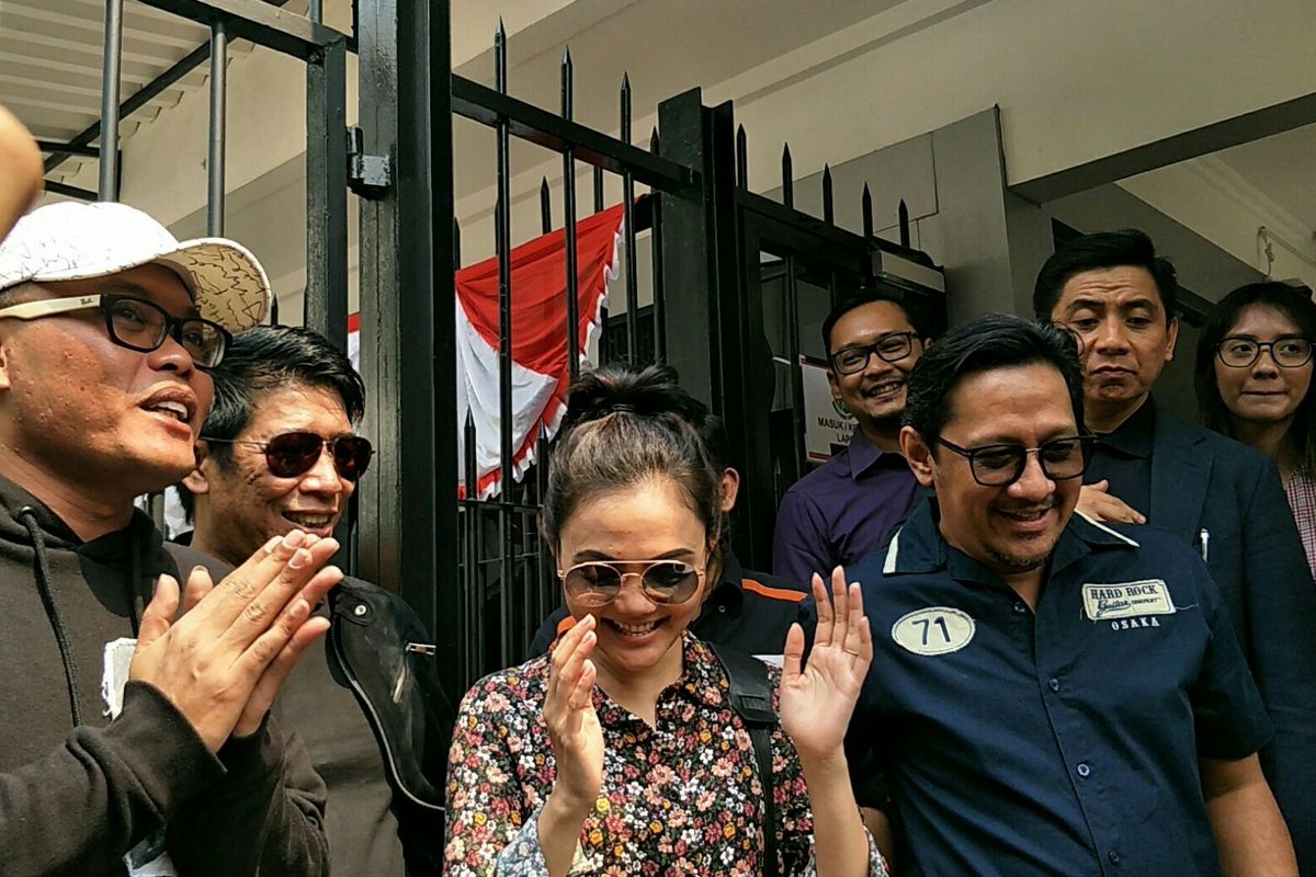 Komedian Sule, Andre Taulany, Parto, Rina Nose dan Denny Cagur usai menjenguk Nunung di rutan narkoba Polda Metro Jaya, Semanggi, Jakarta Selatan, Kamis (25/7/2019).