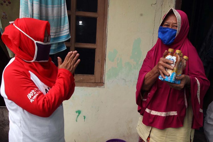 PT Frisian Flag melalui FoodBank Indonesia melakukan donasi susu untuk tenaga medis dan masyarakat yang membutuhkan.