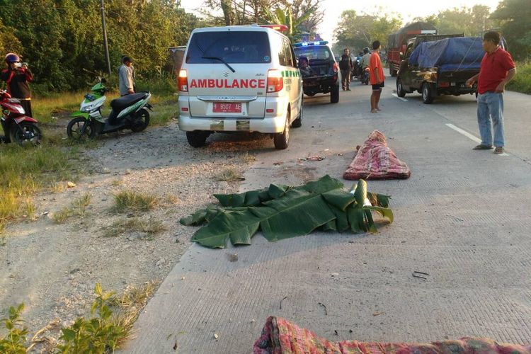 Kecelakaan maut terjadi di Jalan Raya Semarang-Purwodadi, wilayah Kecamatan Godong, Kabupaten Grobogan, Jawa Tengah, Jumat (19/5/2017) pagi sekitar pukul 06.00 WIB.