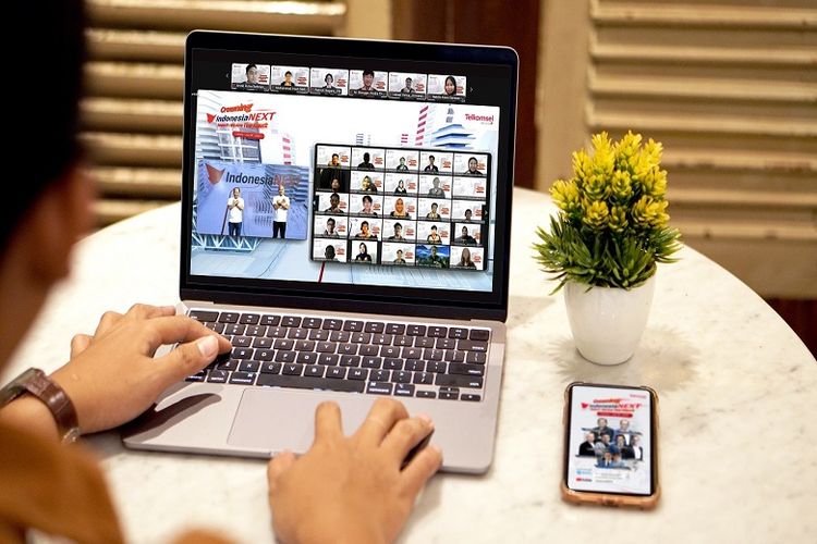 Mengusung tema bertajuk #WeAreTheNext, IndonesiaNEXT Season 7 fokus pada pengembangan digital skill talenta muda. Mereka diharapkan dapat membawa perubahan serta dampak positif bagi Indonesia sehingga mampu bersaing di sektor digital. 