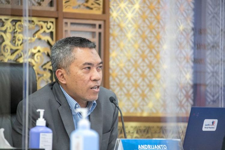 Direktur Jaringan dan Layanan BRI Andrijanto dalam acara Public Expose Live 2022.