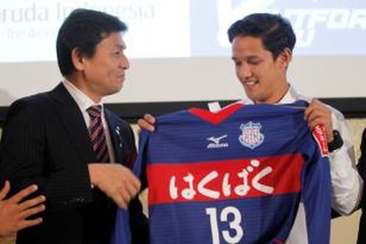 Pesepak bola Indonesia, Irfan Bachdim, resmi berseragam Ventforet Kofu dengan durasi kontrak selama satu musim. 