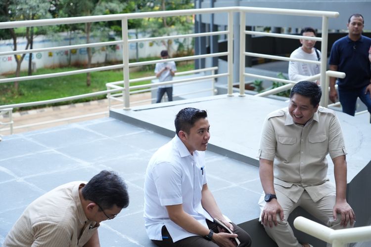 Menteri Perumahan dan Kawasan Permukiman (PKP), Maruarar Sirait (Ara), bersama Sekretaris Kabinet, Mayor Teddy Indra Wijaya, meninjau langsung progres renovasi di tower 8, 9, dan 10 yang diperuntukkan bagi Aparatur Sipil Negara (ASN)/TNI Polri dan Masyarakat Berpenghasilan Rendah (MBR), Minggu (2/3/2025).