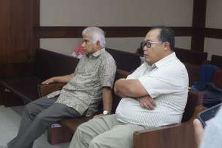 Direktur Teknik PT Pelindo II Haryadi Budi Kuncoro dan Assisten Manajer PT Pelindo II, Ferialdy Noerlan di Pengadilan Tipikor Jakarta, Senin (28/11/2016).
