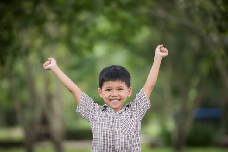 Pembentukan tulang terjadi paling aktif sejak anak-anak. Dokter jelaskan pentingnya nutrisi, hormon, dan aktivitas fisik untuk tulang.