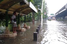Banjir Hampir 1 Meter Tutupi Jalan Yos Sudarso, Lalu Lintas Lumpuh