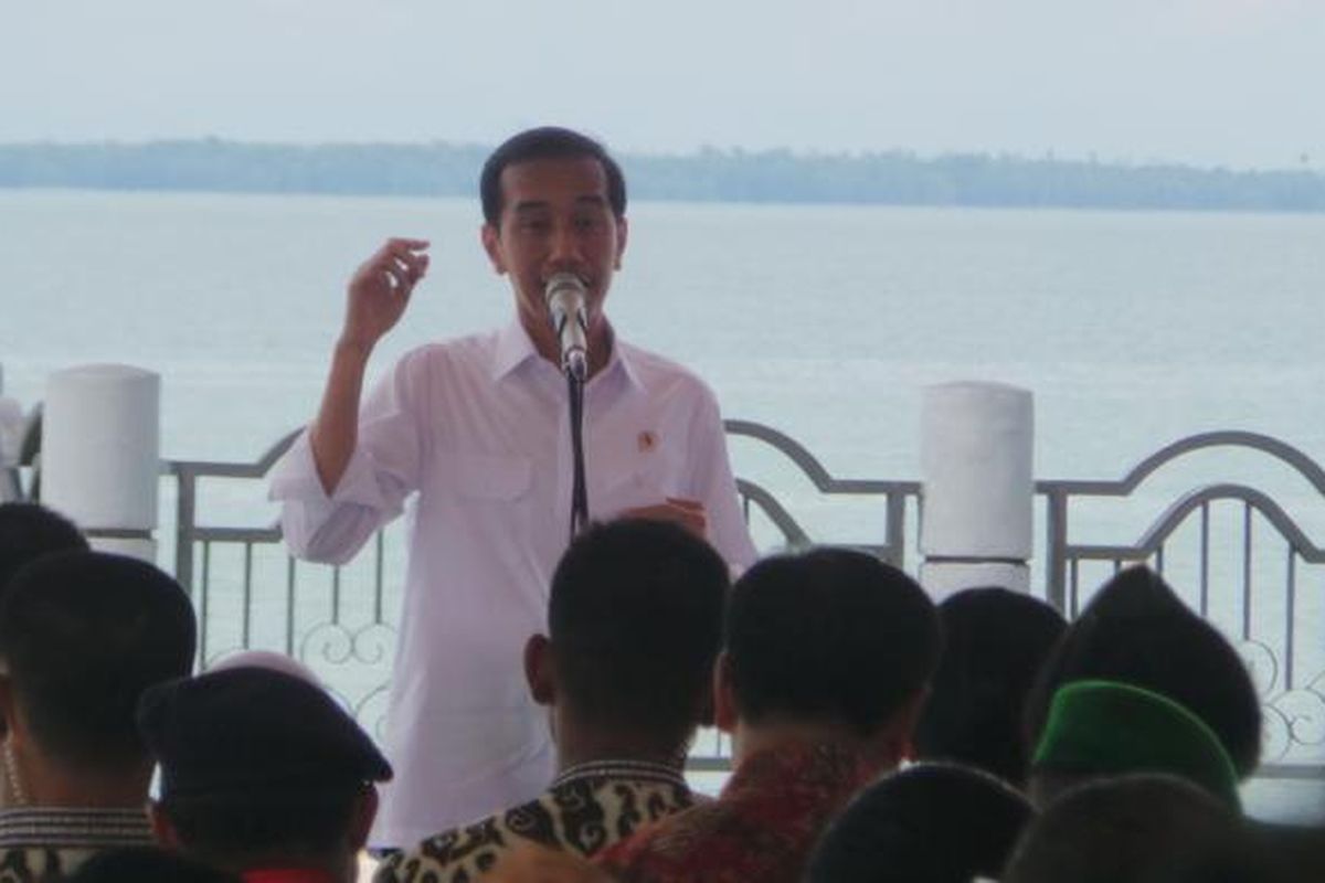 Presiden Joko Widodo di acara Hari Nusantara 2014, Pantai Siring Laut, Kabupaten Kotabaru, Kalimantan Selatan, Senin (15/12/2014).