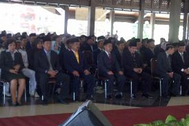 Para pejabat di Kabupaten Malang, Jawa Timur, yang dimutasi untuk pemugaran jabatan. Rabu (02/10/2013).
