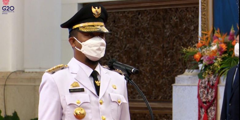 Presiden Joko Widodo melantik Gubernur Sulawesi Selatan sisa masa jabatan 2022-2023, Andi Sudirman Sulaiman di Istana Kepresidenan, Jakarta, Kamis (10/3/2022).