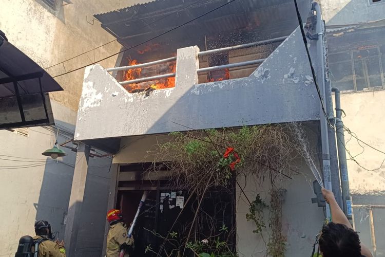 Rumah Terbakar di Surabaya, Seorang Balita Meninggal Dunia