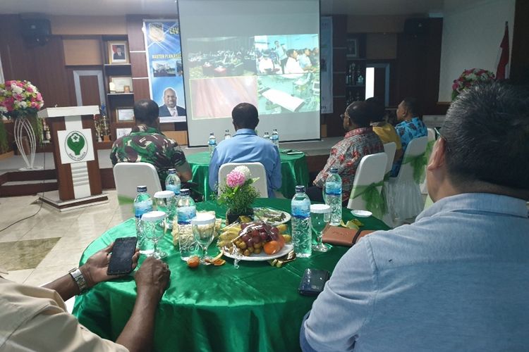 Siaran langsung Operasi Hernia yang diselenggarakan oleh RSUD Jayapura. Operasi tersebut juga disiarkan ke 7 negara di Kawasan Asia Pasifik, Kota Jayapura, Papua, Kamis (3/10/2019)