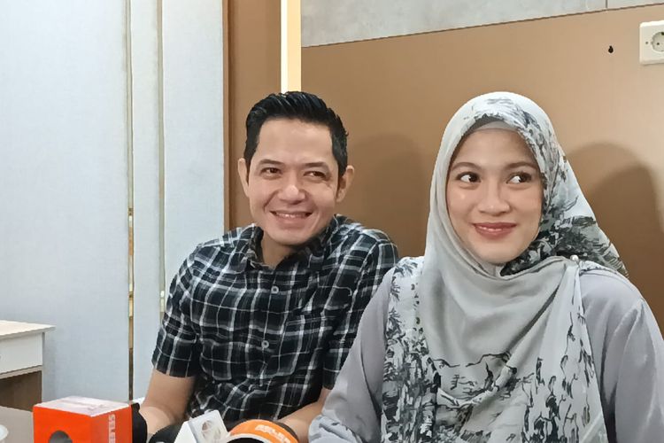Dude Harlino dan Alyssa Soebandono di daerah Tebet, Jakarta Selatan, Kamis (11/4/2024). 