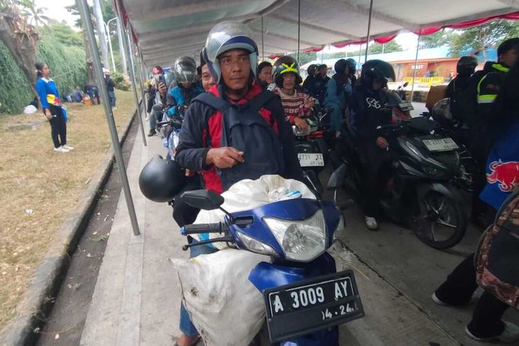 Tempuh 137 Kilometer, Cerita Nasrudin Bawa Hasil Kebun 30 Kg untuk Tetangga