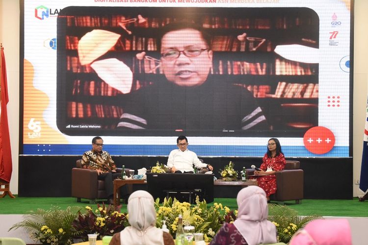 Webinar ?Digitalisasi Bangkom untuk Mewujudkan ASN Merdeka Belajar? yang digelar secara blended di Aula Prof Agus Dwiyanto, Kantor LAN Veteran, Selasa (26/7/2022).
