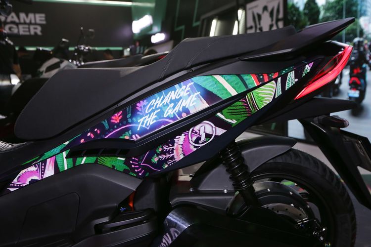 Motor listrik Alva One x Never Too Lavish (NTL) dipamerkan di Indonesia International Motor Show (IIMS) 2023 di JIExpo, Kemayoran, Jakarta Pusat, Minggu (19/2/2023).