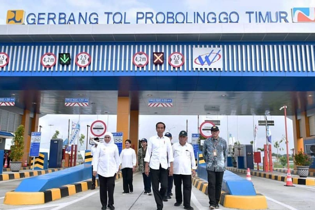 Gerbang Tol Probolinggo Timur merupakan salah satu gerbang tol yang terhubung dengan ruas Tol Trans Jawa. 