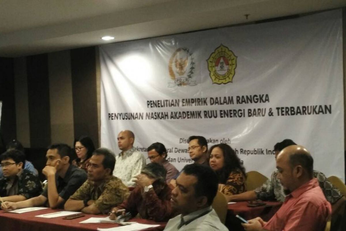 Sekolah Pascasarjana Universitas Darma Persada (Unsada) bekerja sama dengan Sekretariat Jenderal Dewan Perwakilan Daerah Republik Indonesia (Setjen DPD RI) menyelenggarakan Focus Group Discussion (FGD) bertajuk Penelitian Empirik dalam Rangka Penyusunan Naskah Akademik RUU Energi Baru dan Energi Terbarukan ini dilaksanakan di Hotel ASTON Imperial Bekasi pada 8 Juni 2017 lalu.