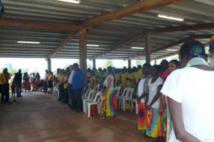 Upacara peringatan untuk mengenang Ms D Gurruwiwi, salah satu tokoh perempuan senior dari suku Yolngu, Aborigin, yang telah meninggal dunia digelar di kawasan Gulkula, sekitar 40 kilometer dari Nhulunbuy, Semenanjung Gove, Arnhem Land, Northern Territory, Australia.