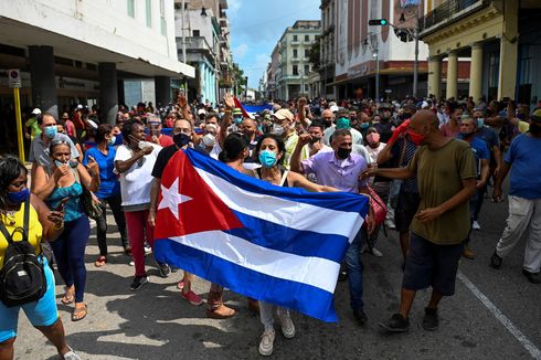 Ribuan Warga Kuba Turun ke Jalan Berdemo Menentang Pemerintahnya
