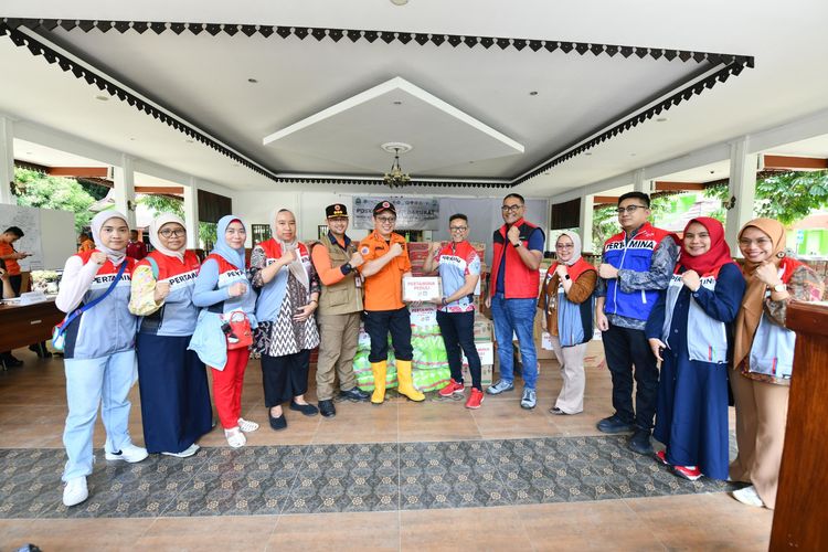 Pertamina menyalurkan bantuan untuk korban banjir Bekasi, Rabu (5/3/2025).