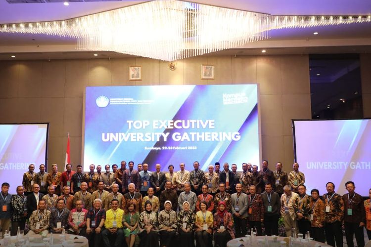 kegiatan Top Executive University Gathering Batch 2 di Surabaya pada Rabu, 22 Februari 2022 dihadiri rektor, majelis wali amanat, dan senat akademik perguruan tinggi negeri dan swasta.