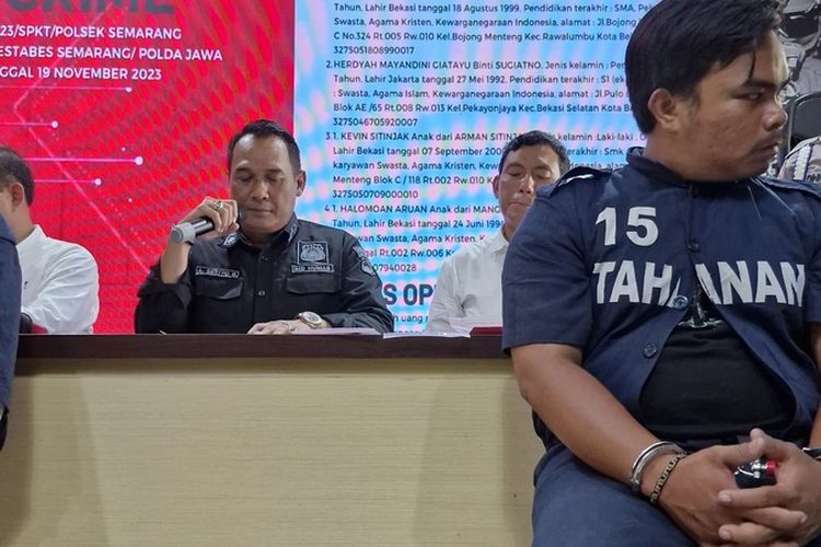 Komplotan mengaku wartawan yang peras warga di Semarang dihadirkan ke Mapolrestabes Semarang, Selasa (21/11/2023).