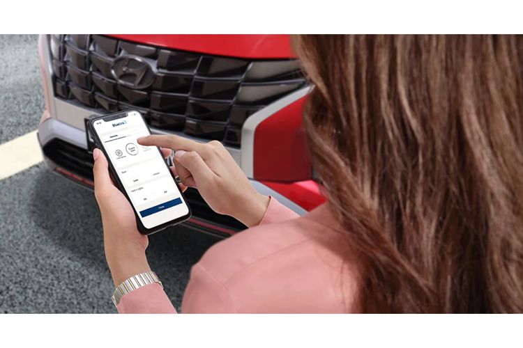 Bluelink adalah platform berteknologi AI yang menghubungkan mobil dengan pemilik lewat perangkat pintar yang bekerja dalam jaringan seluler.  
