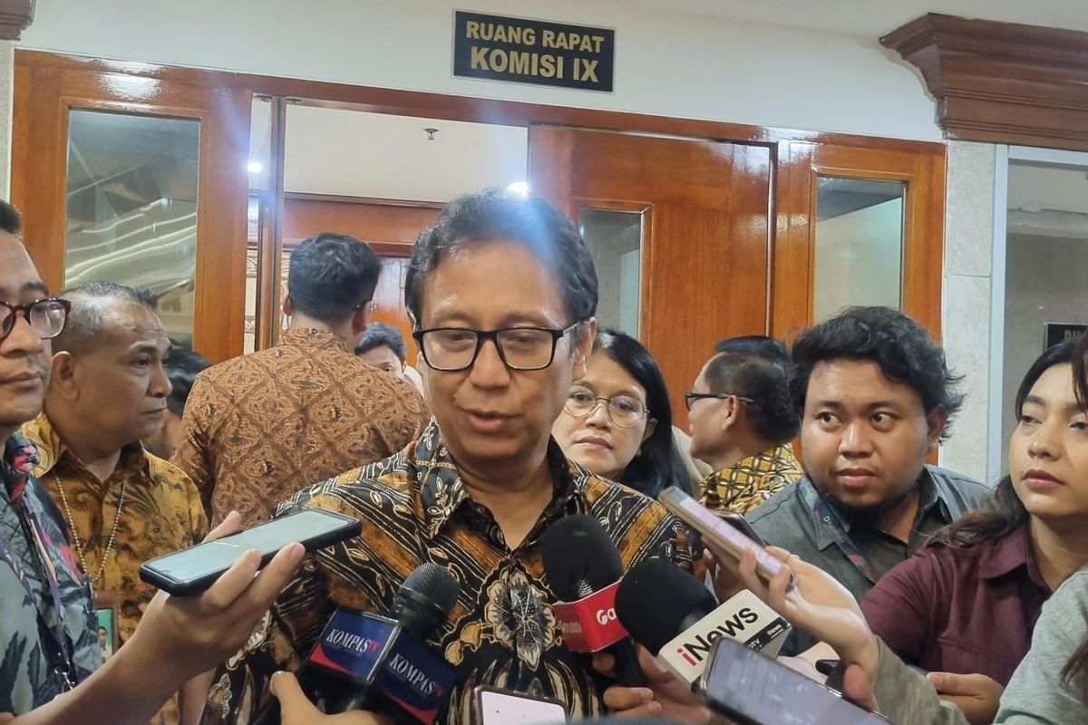 Menteri Kesehatan Budi Gunadi Sadikin saat ditemui setelah rapat kerja dengan Komisi IX DPR RI di Jakarta, Selasa (2/7/2024).