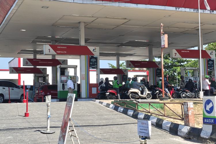 Bahlil Ungkap Penyebab Antrean BBM Subsidi di Makassar