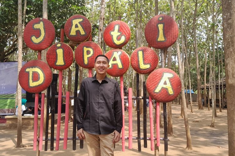 Ade Wahyu, Ketua Pokdarwis Bumidipala di Kebon Jatidipala, Desa Sumberjaya, Kecamatan Tempuran, Karawang, Jawa Barat, Selasa (25/7/2023).