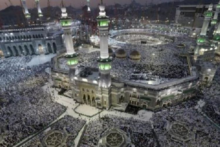 Jutaan ummat Muslim melakukan ibadah Haji di Mekkah, Saudi Arabia tahun lalu. Islam diperkirakan akan menjadi agama dengan jumlah pemeluk terbesar di dunia setelah 2070.