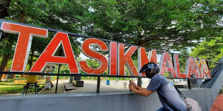 Taman Kota Tasikmalaya, Jawa Barat, akan dihiasi pesawat F5 dan tank lapis baja bersejarah.