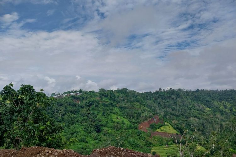Pemandangan Desa Tepal di Sumbawa, Nusa Tenggara Barat. Desa ini disebut-sebut sebagai satu-satunya desa yang selamat dari letusan Tambora.