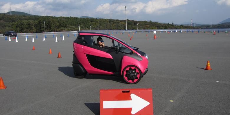 Pengujian Toyota i-Road di Fuji Speedway