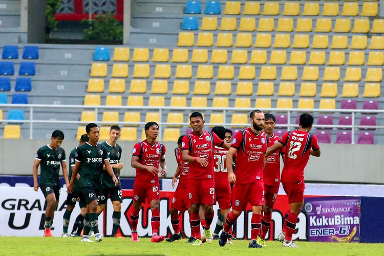 Arema FC melawan Persikabo 1973 saat pertandingan pekan ke-14 Liga 1 2022-2023 yang berakhir dengan skor 0-1 di Stadion Manahan Solo, Rabu (14/12/2022) sore.  