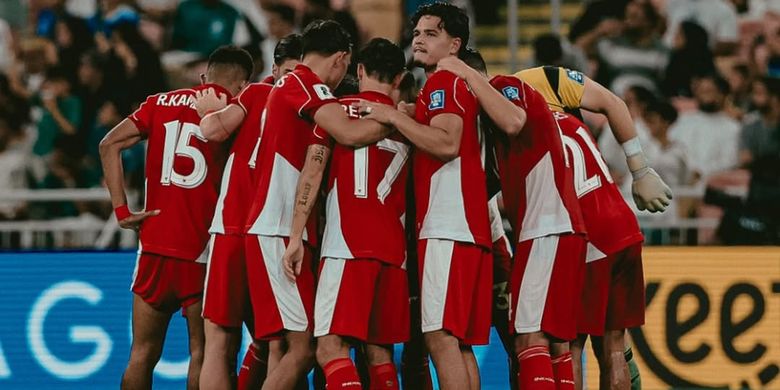 Timnas Indonesia dalam perjuangan di ronde keempat Kualifikasi Piala Dunia 2026 Zona Asia saat menghadapi Arab Saudi, Kamis (9/10/2025) di Stadion King Abdullah Sports City, Jeddah. Timnas Indonesia kalah 2-3 dari Arab Saudi, tapi peluang lolos Piala Dunia 2026 tetap terbuka. Laga melawan Irak krusial bagi Garuda.
