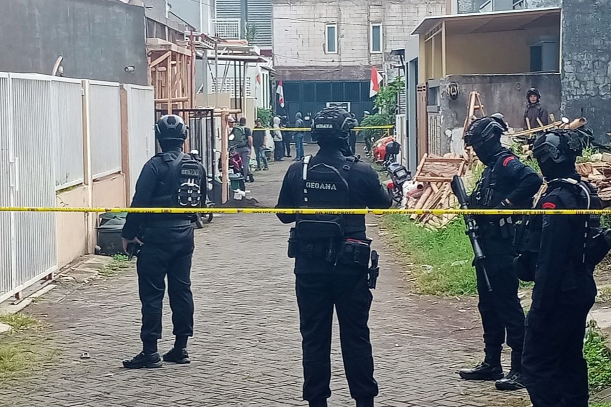 Lokasi terduga penangkapan teroris di Dusun Jeding, Desa Junrejo, Kecamatan Junrejo, Kota Batu, Jawa Timur pada Kamis (1/8/2024).