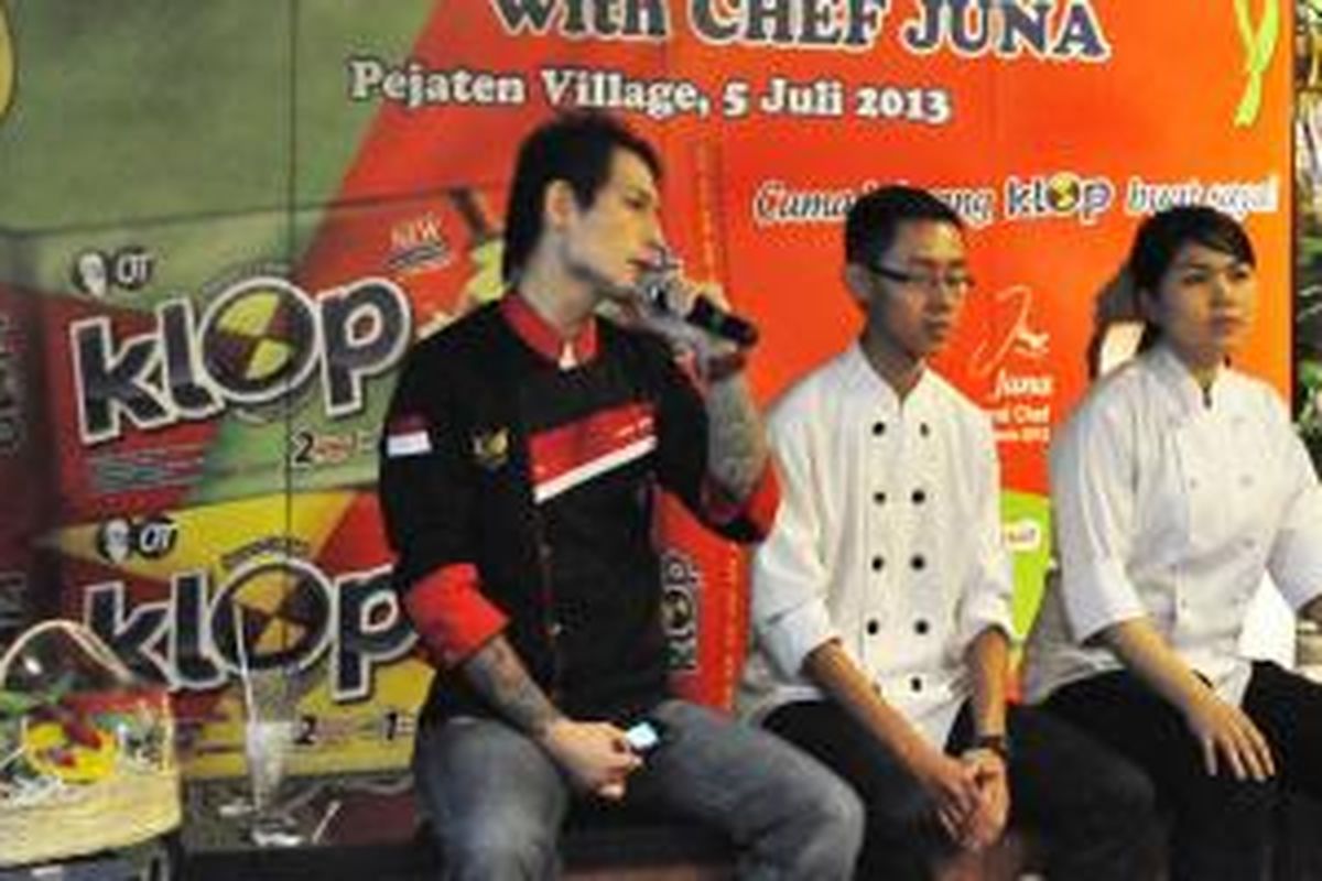 Chef Juna memperkenalkan dua sajian ta'jil yang nikmat dan mudah.