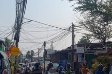 Kabel di Jalan Kembangan Jakbar Semrawut, Warga Usul Ditanam di Bawah Tanah