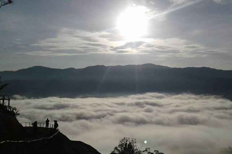 Pemandangan Negeri Di Atas Awan di Gunung Luhur, Citorek, Kecamatan Cibeber Kabupaten Lebak, Banten