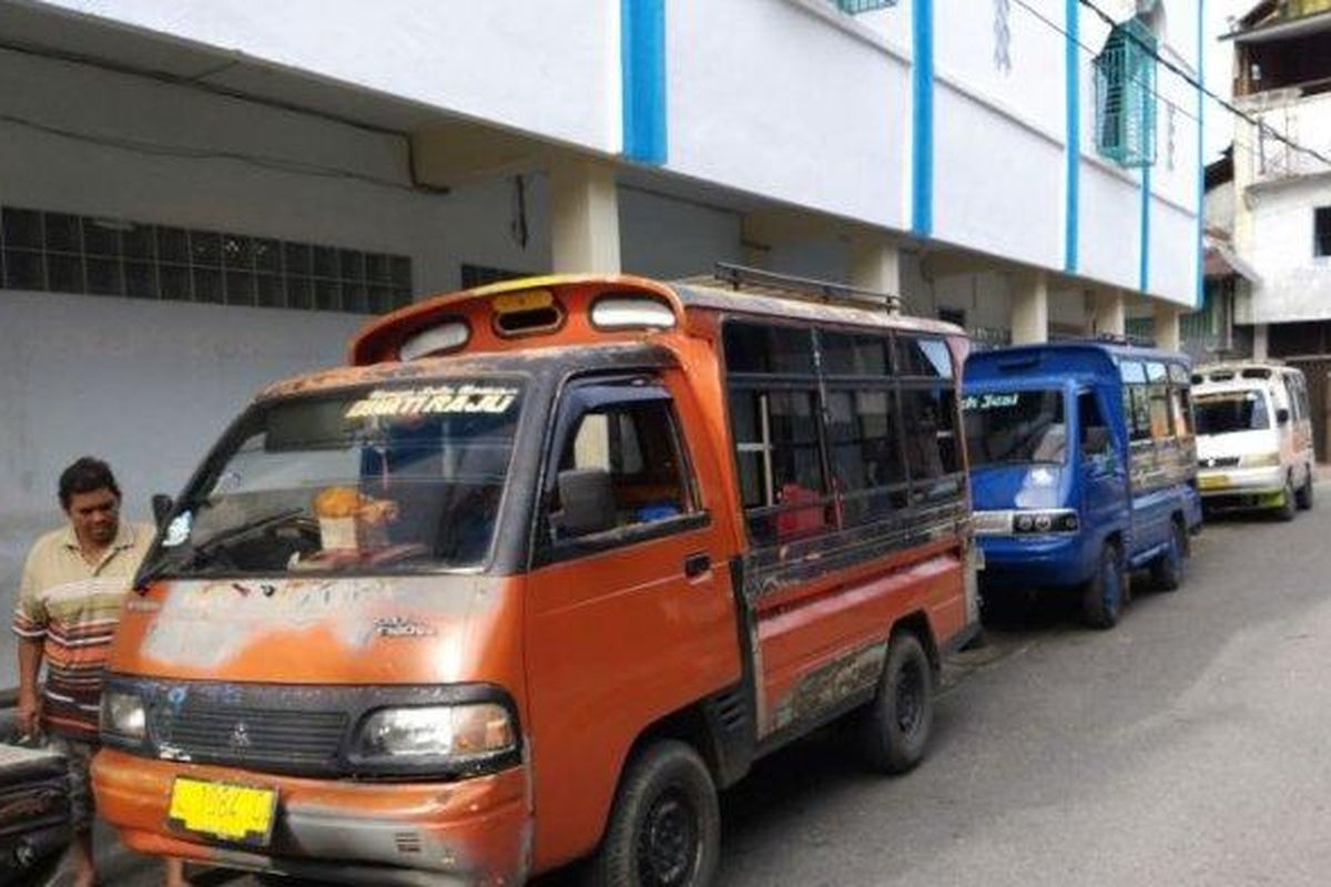 Beberapa angkutan labi-labi mangkal di pangkalan lokasi Jalan Pasar Lama Kota Blangpidie, Abdya, Kamis (30/1/2020)