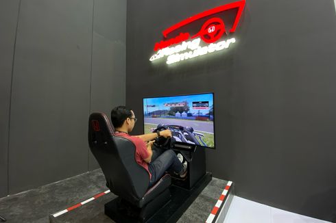Jajal Balapan Mobil Honda Racing Simulator di IIMS 2024