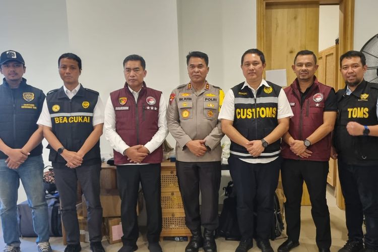 Tim gabungan Bea Cukai dan jajaran Kepolisian Negara Republik Indonesia (Polri) yang berhasil membongkar clandestine lab di daerah Bali. 
